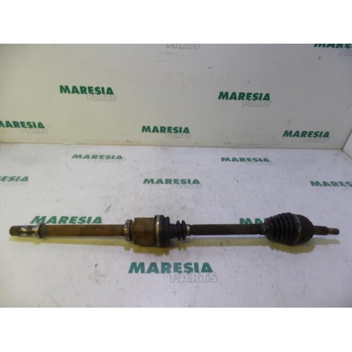 Renault - Megane Scenic - Front drive shaft, right