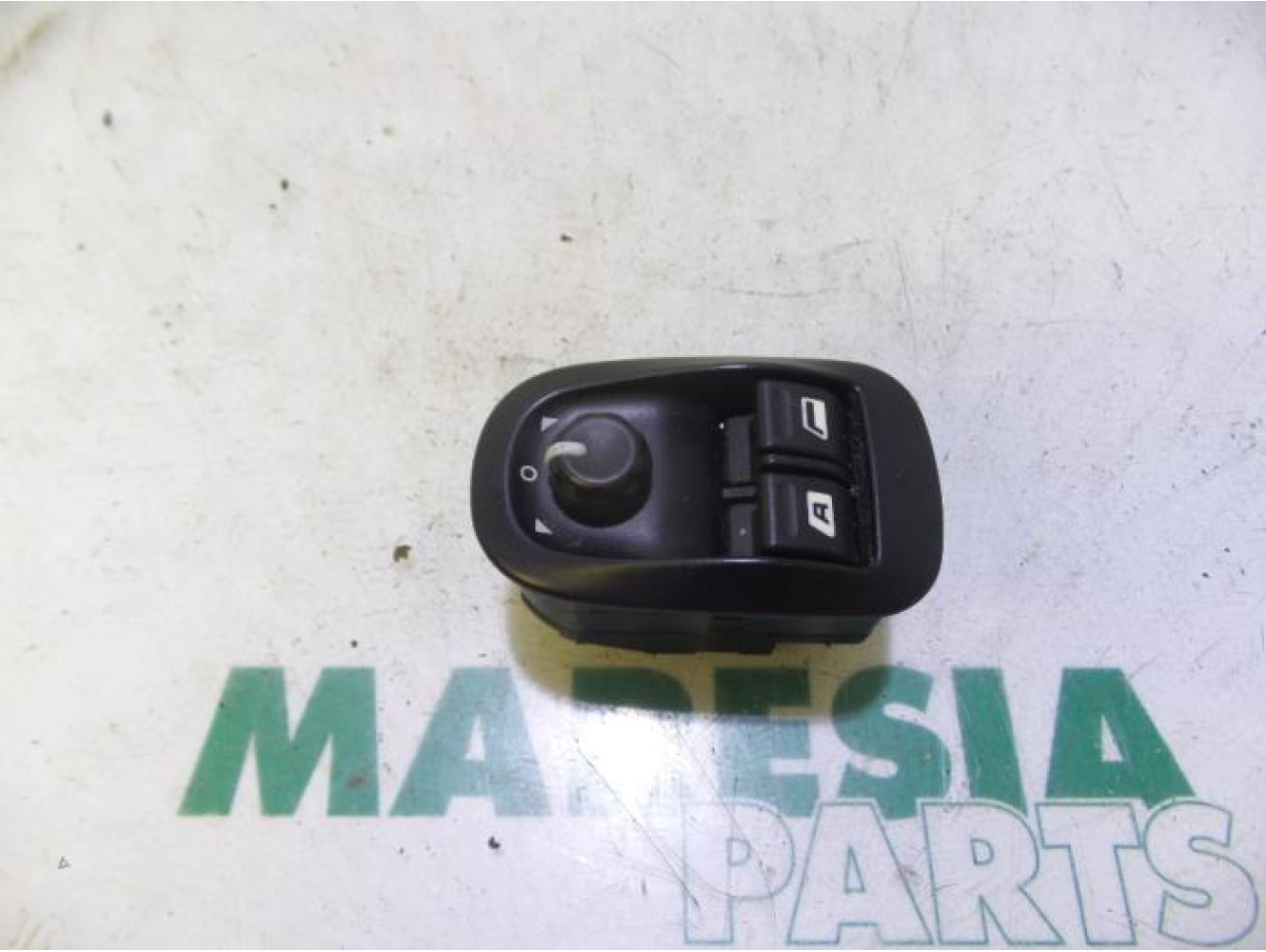 Peugeot - 206 - Multi-functional window switch