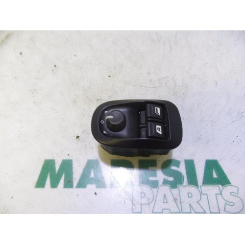 Peugeot - 206 - Multi-functional window switch