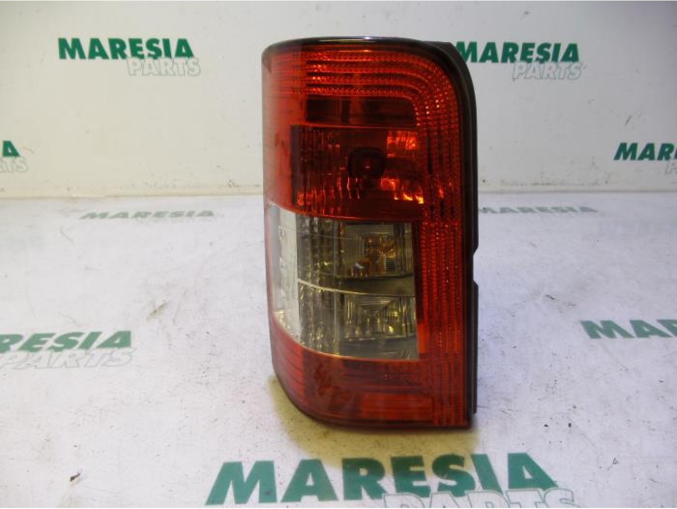 Peugeot - Partner - Taillight, left