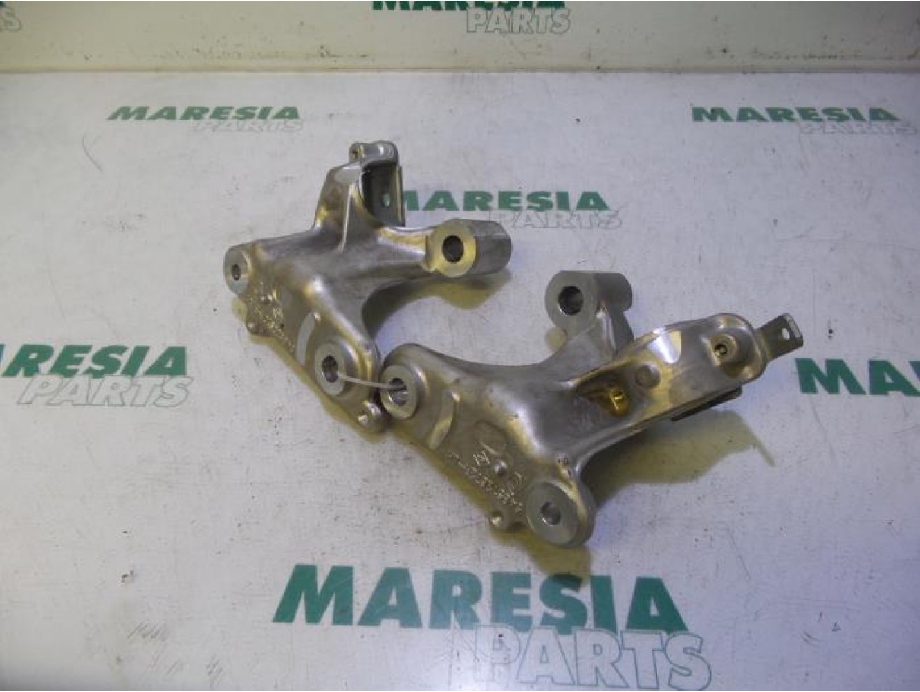 Renault - Megane - Anti-roll bar guide