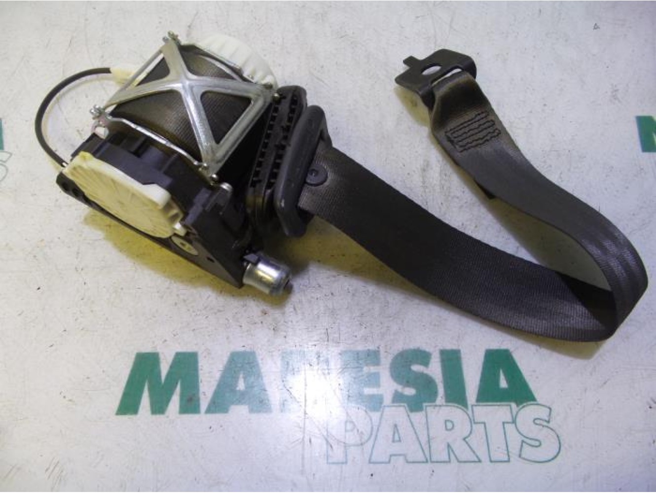 Renault - Clio - Rear seatbelt, right