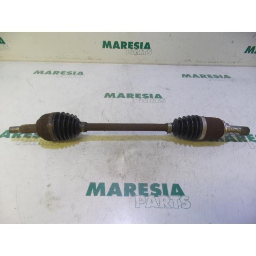 Renault - Clio - Front drive shaft, left