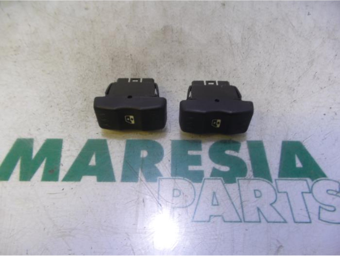 Dacia - Logan - Multi-functional window switch