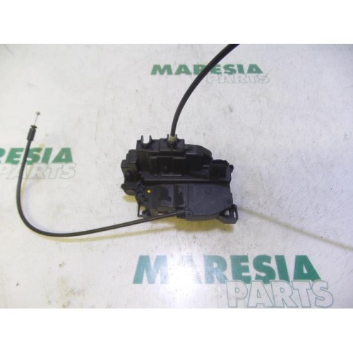Renault - Clio - Rear door mechanism 4-door, right