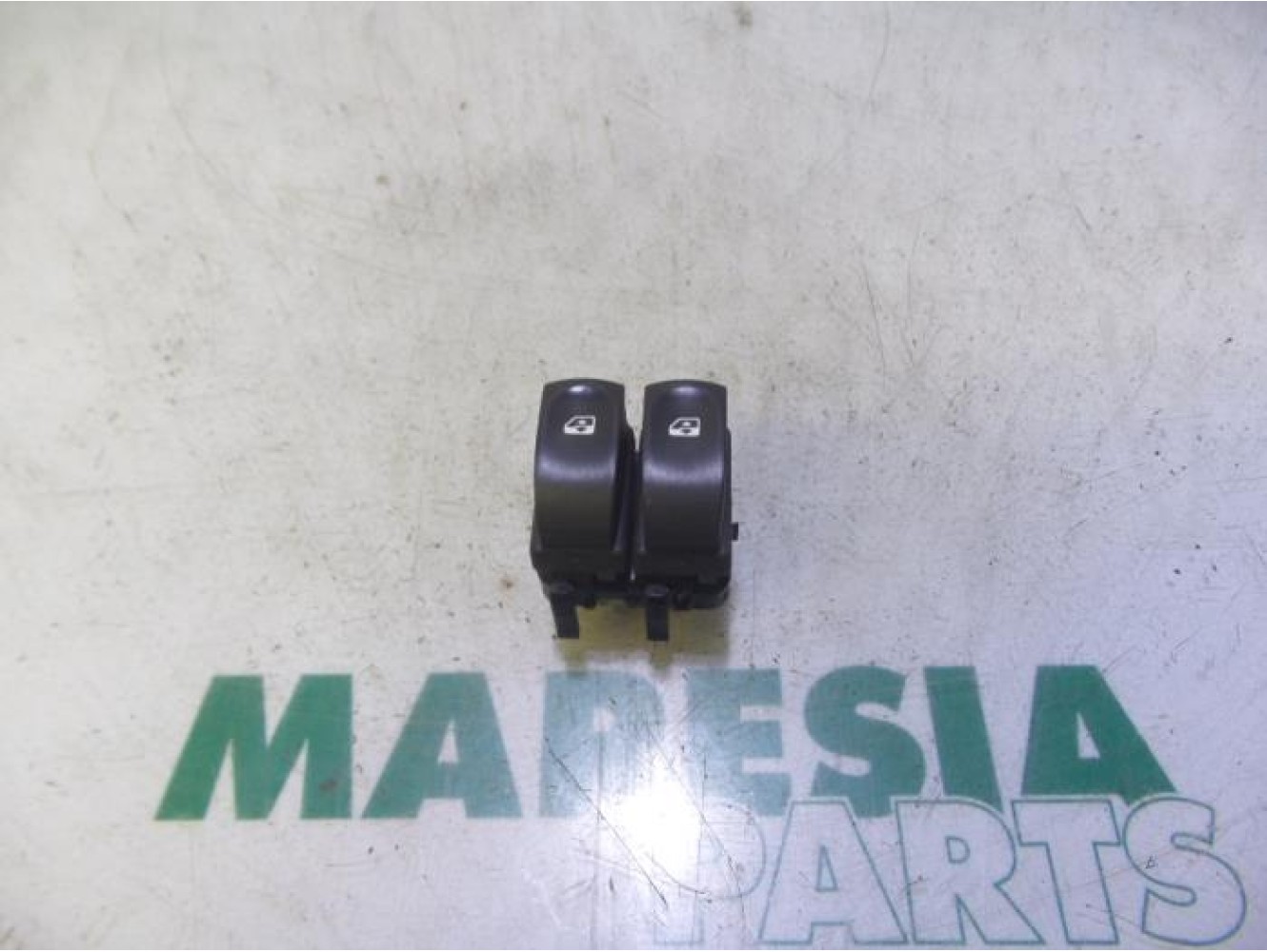 Renault - Clio - Multi-functional window switch