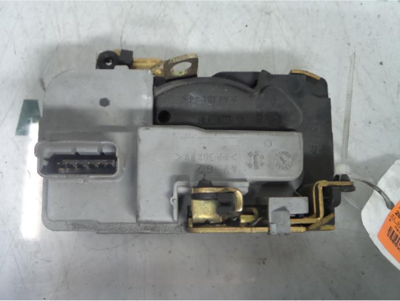 Peugeot - 206 - Door lock mechanism 4-door, front left