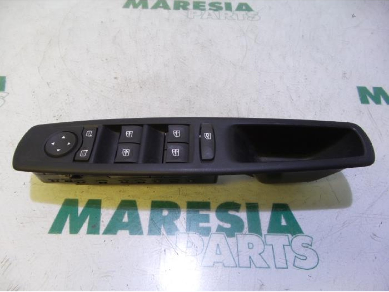 Renault - Megane - Multi-functional window switch