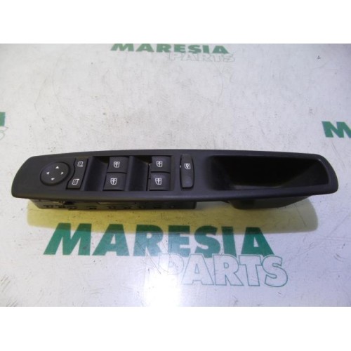 Renault - Megane - Multi-functional window switch