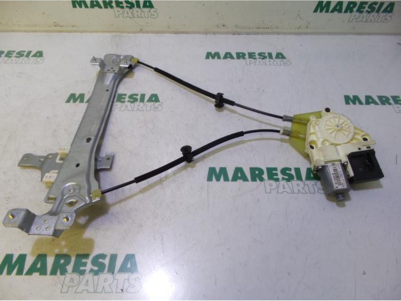 Renault - Megane - Rear door window mechanism 4-door, right