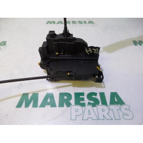 Renault - Megane - Rear door mechanism 4-door, right