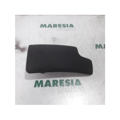 Renault - Megane - Armrest