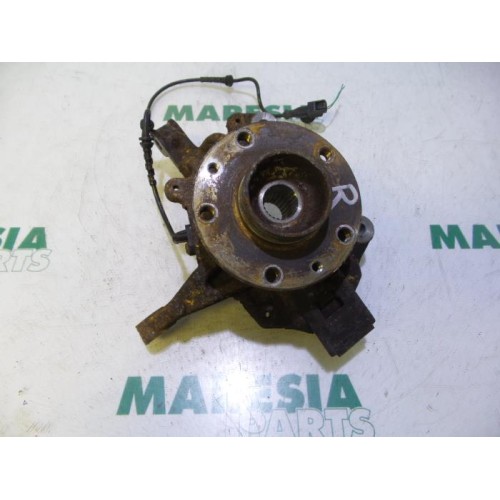 Renault - Megane - Knuckle, front right