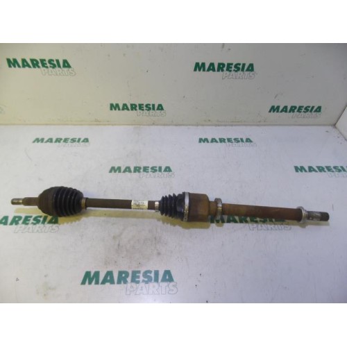 Renault - Clio - Front drive shaft, right