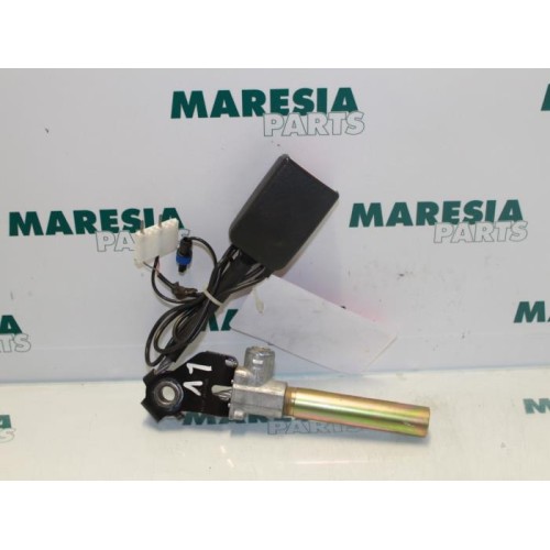 Renault - Megane Scenic - Gurtsrammer links