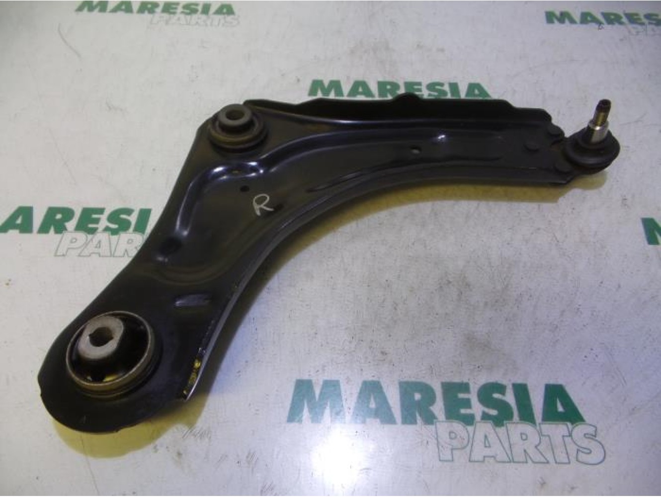 Renault - Megane - Front lower wishbone, right