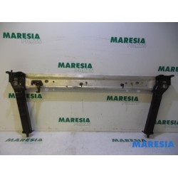 Renault - Megane - Radiator bar