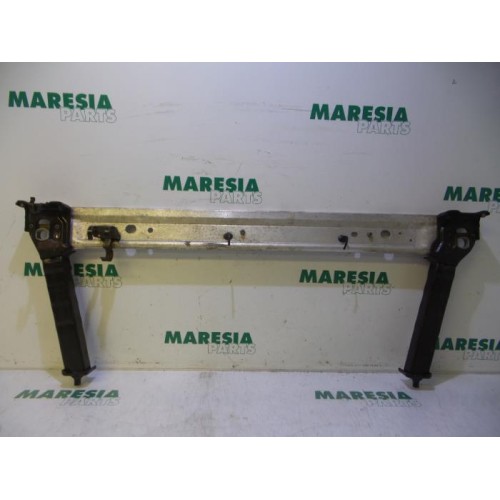 Renault - Megane - Radiator bar