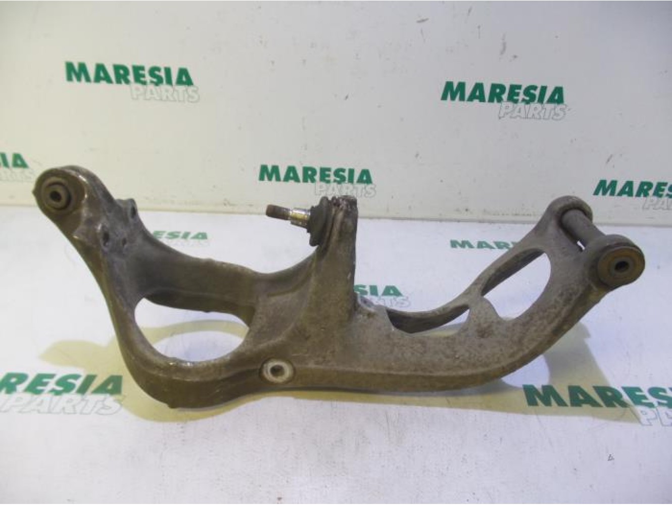 Peugeot - 407 - Front wishbone, left
