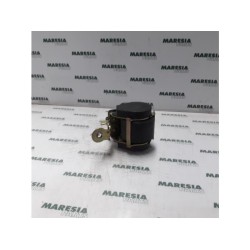 Renault - Megane - Front seatbelt, left