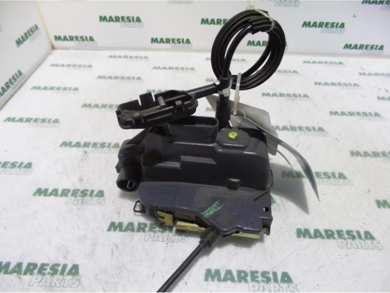 Renault - Laguna - Front door lock mechanism 4-door, right