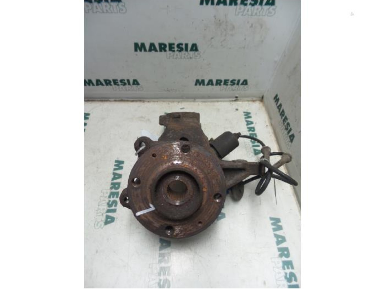 Peugeot - 206 - Achsschenkel links vorne