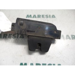 Peugeot - 206 - Tailgate lock mechanism
