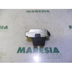 Peugeot - 208 - Tailgate lock mechanism