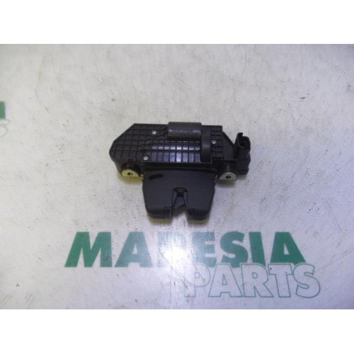 Peugeot - 208 - Tailgate lock mechanism