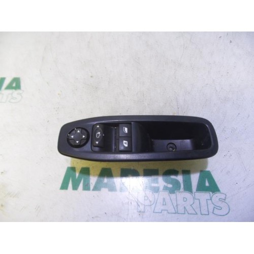 Peugeot - 208 - Multi-functional window switch