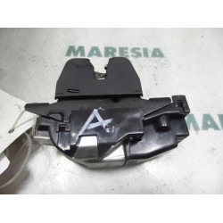 Peugeot - 207 - Tailgate lock mechanism
