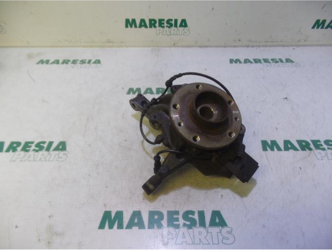 Renault - Megane - Knuckle, front right