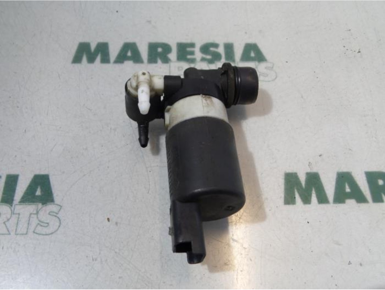 Renault - Megane - Windscreen washer pump