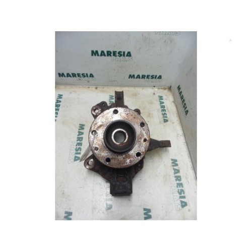 Renault - Megane - Fusee links-voor