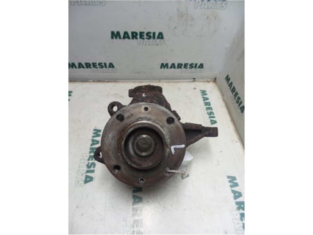 Peugeot - 206 - Fusee links-voor