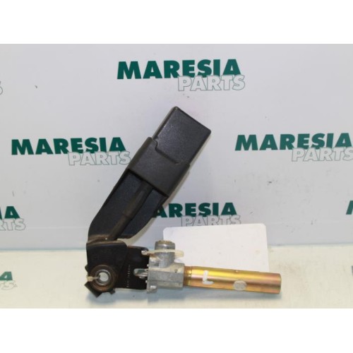 Renault - Kangoo - Gurtsrammer links