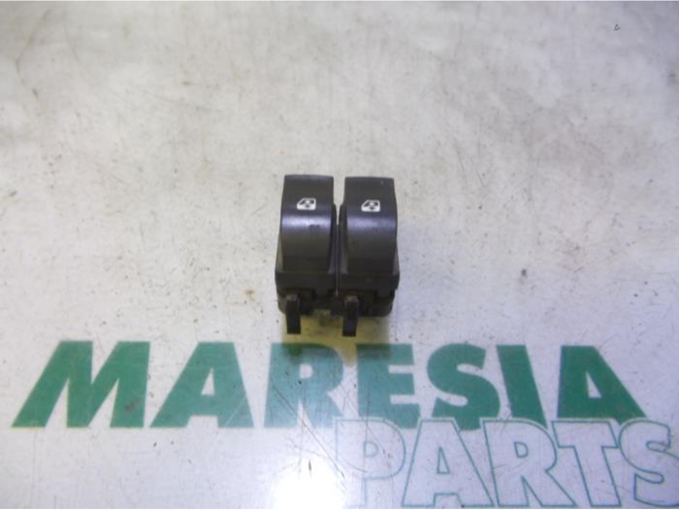Renault - Megane - Multi-functional window switch