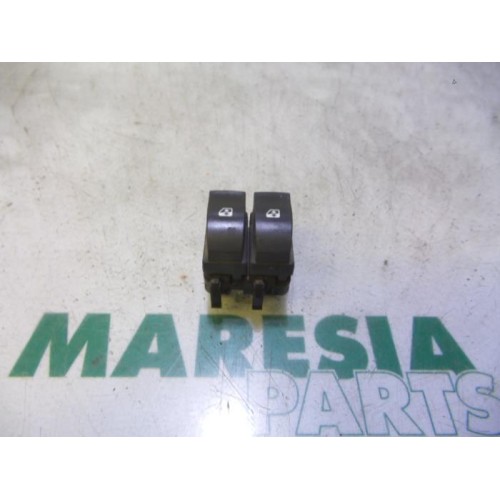 Renault - Megane - Multi-functional window switch