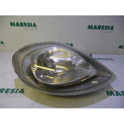 Renault - Trafic - Headlight, right