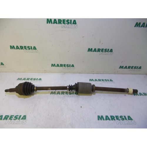 Renault - Trafic - Front drive shaft, right