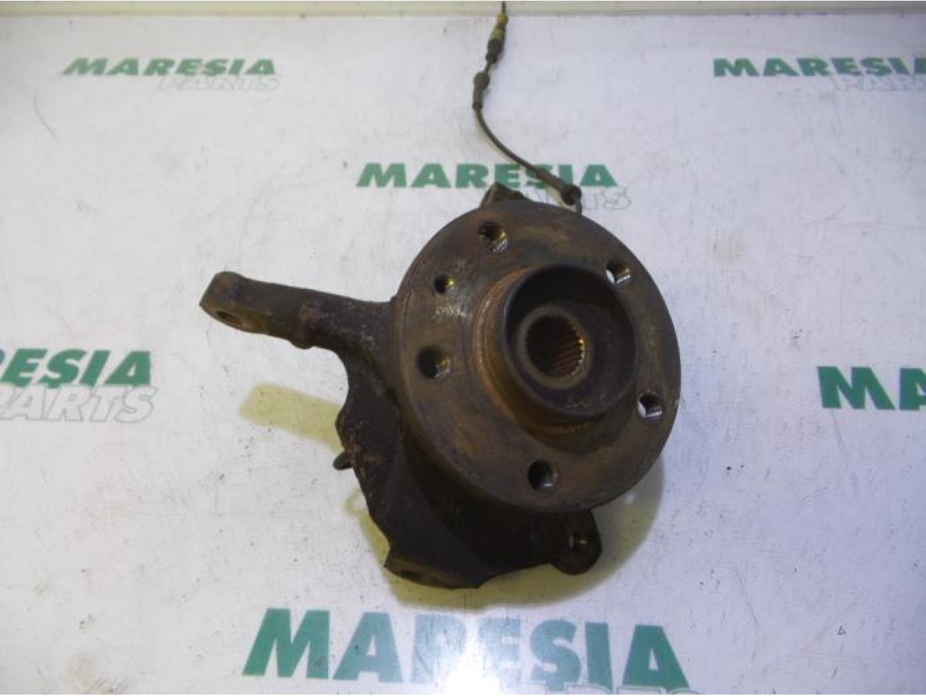 Renault - Trafic - Knuckle, front right
