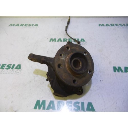 Renault - Trafic - Knuckle, front right