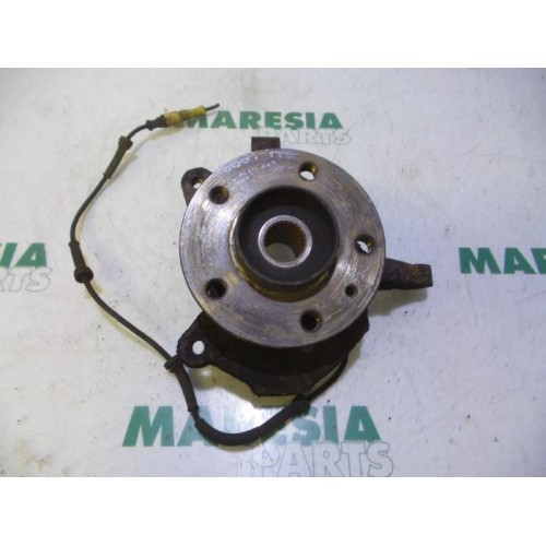 Renault - Trafic - Achsschenkel links vorne