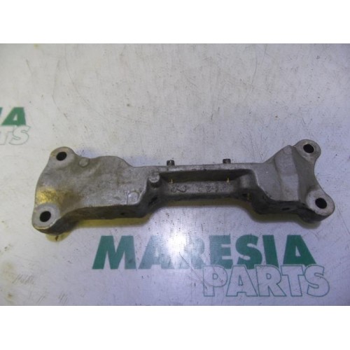 Peugeot - 207 - Engine mount