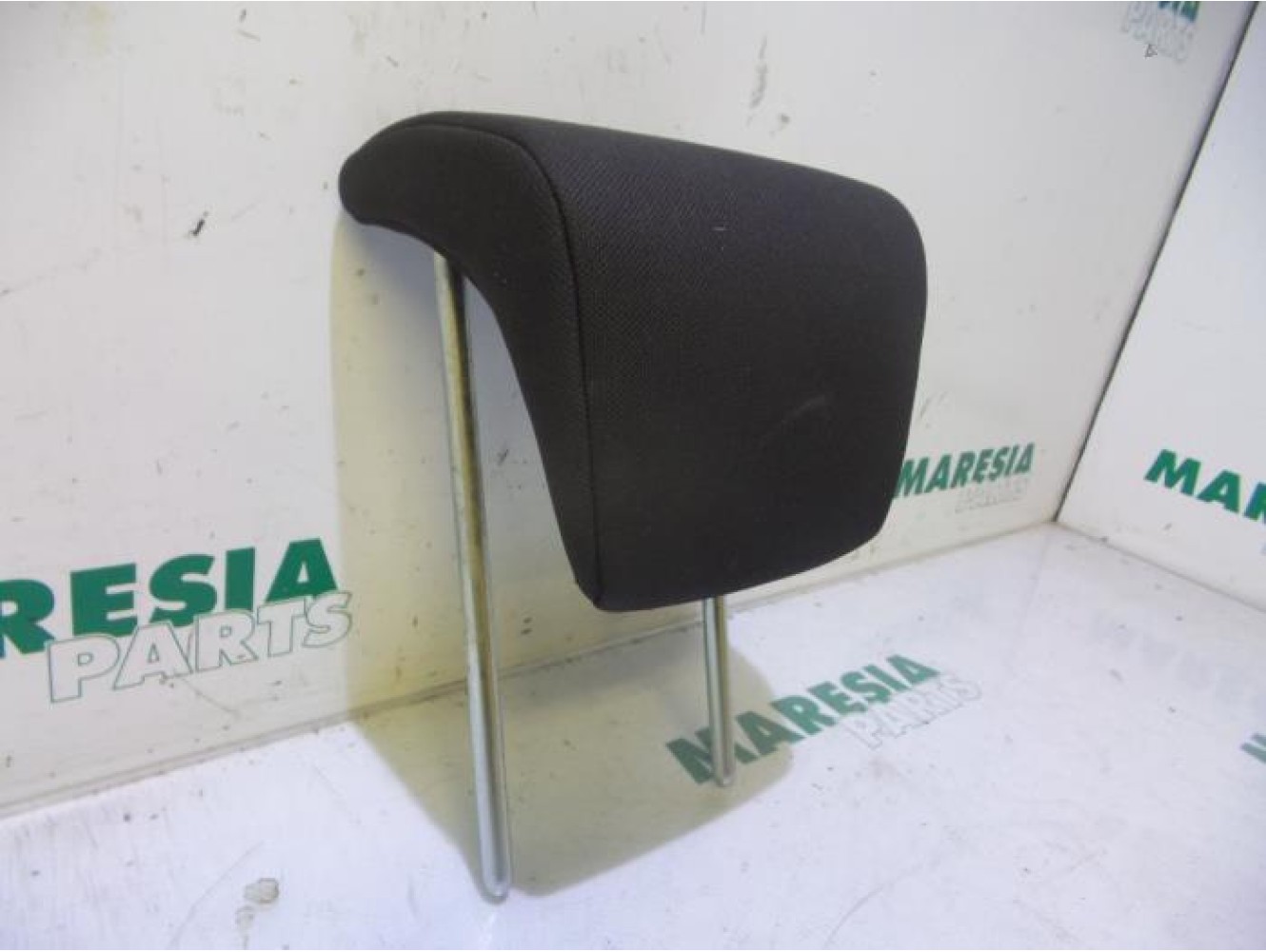 Fiat - Punto - Headrest