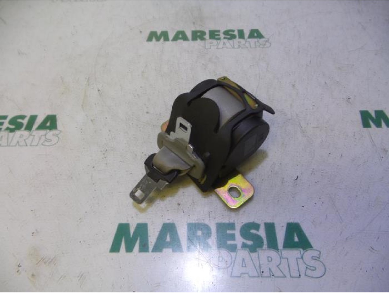 Renault - Megane Scenic - Rear seatbelt, centre