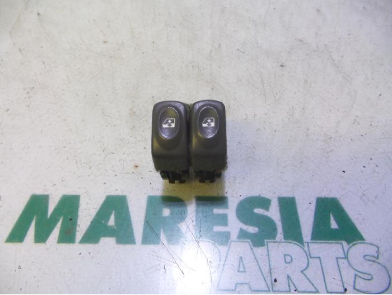 Renault - Megane Scenic - Multi-functional window switch