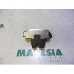 Peugeot - 208 - Tailgate lock mechanism