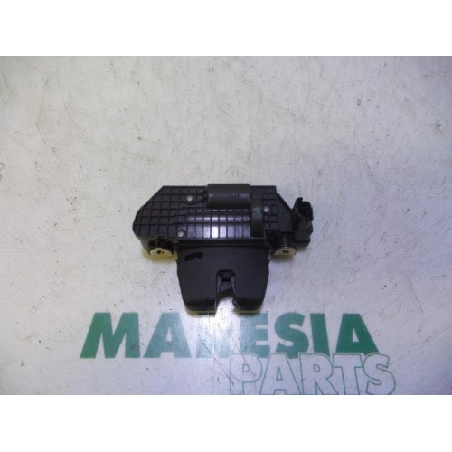Peugeot - 208 - Tailgate lock mechanism