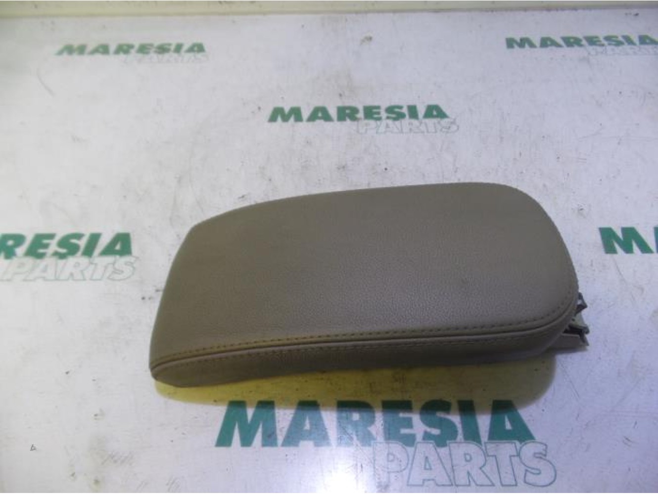 Renault - Megane - Armrest
